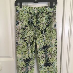 Vero Moda Pants with Floral Print